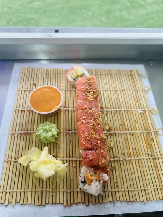 Tuna Dragon Roll