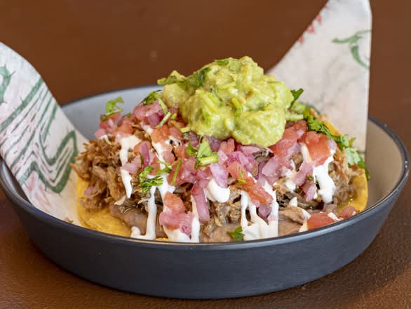 Tostada de Carnitas