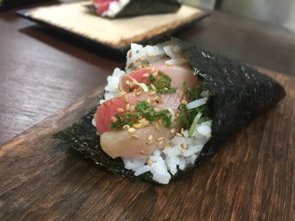 Negi-hamachi hand roll