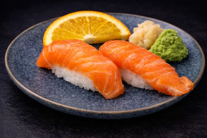 SALMON NIGIRI