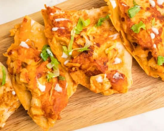 Buffalo Quesaboneless - Quesadilla