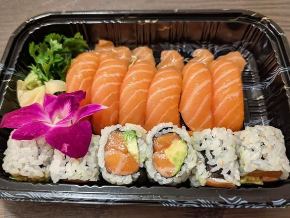 Salmon Sushi Dinner