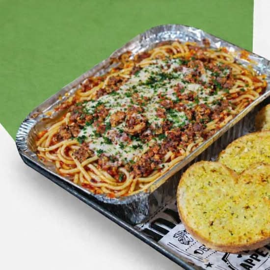 Meat Spaghetti with Garlic Bread