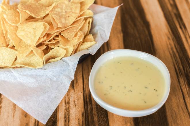 Classic Small Queso (V, GF)