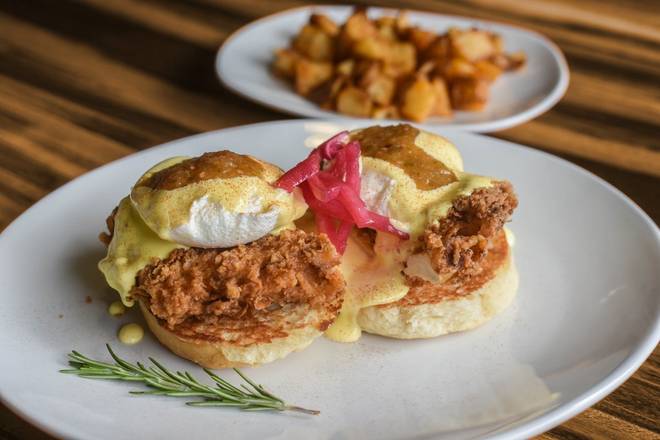 Crispy Chicken Benedict*
