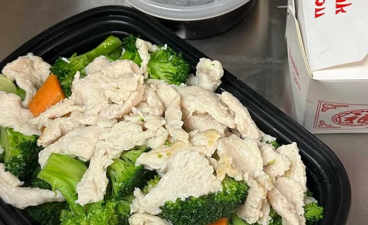 Steamed Chicken w. Broccoli
