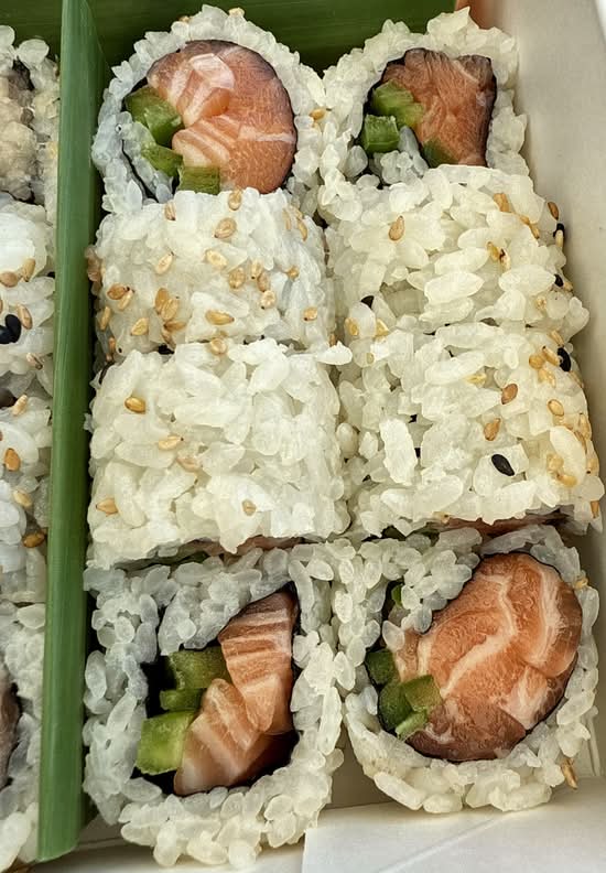SALMON ROLL