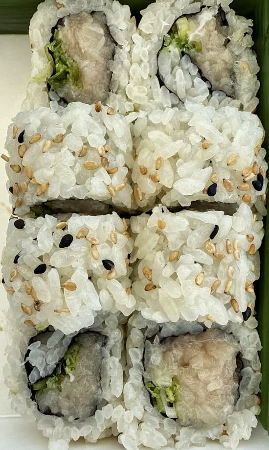 YELLOWTAIL SCALLION ROLL