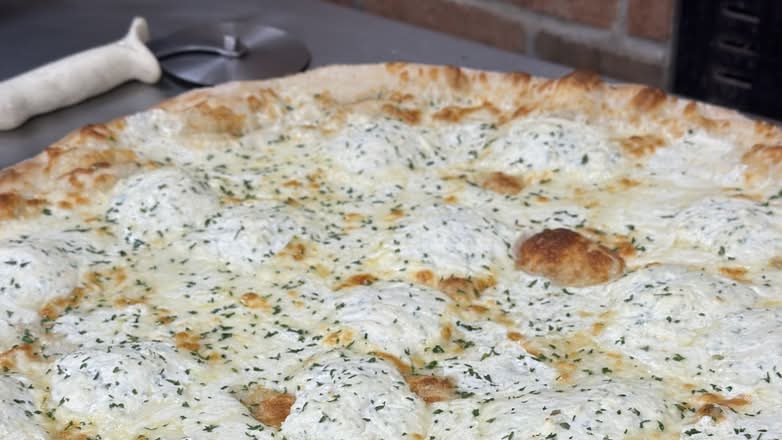 White Pizza (8 slices)