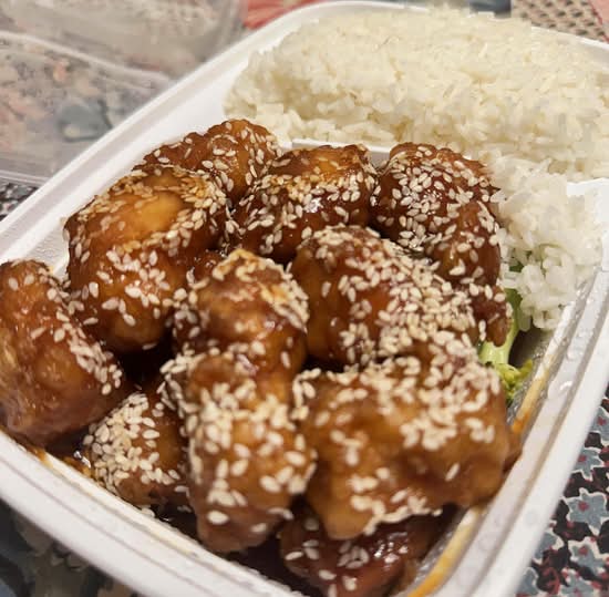 Sesame Chicken Dinner Combination