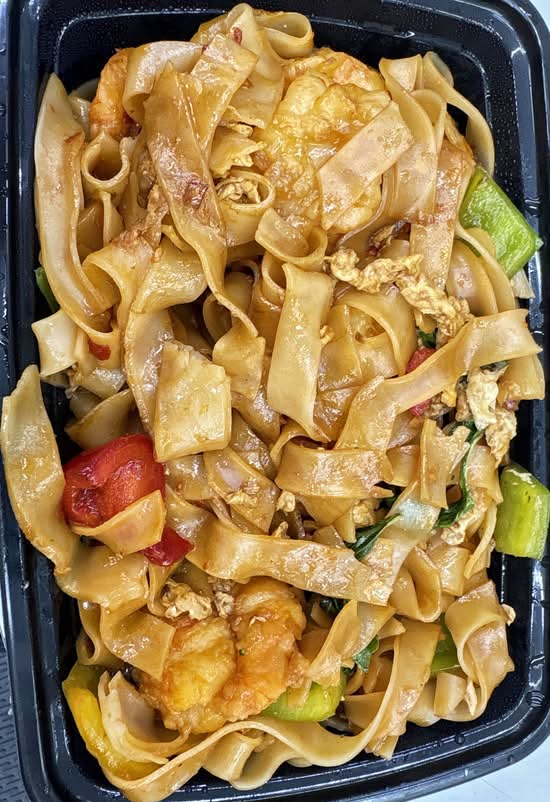 Shrimp Pad Kee Mao