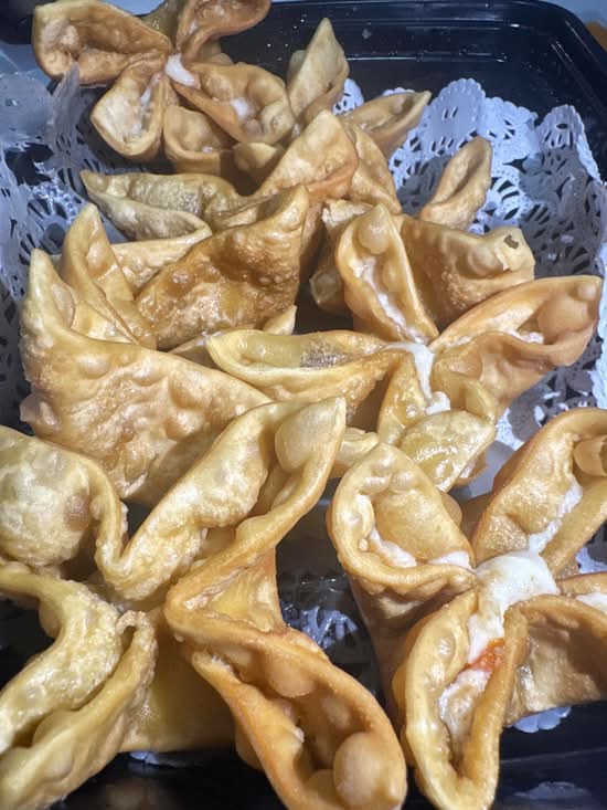 Crab Rangoon (8)