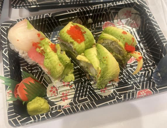 22. Rainbow Roll (8pcs)