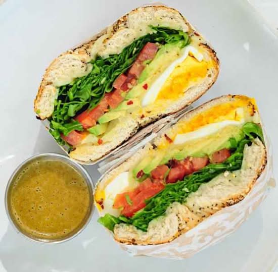 Es4. Eggs Cheese Avocado on Roll