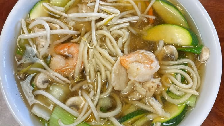 211. Sopa Combinada De Fideos / 211. Combination Noodle Soup
