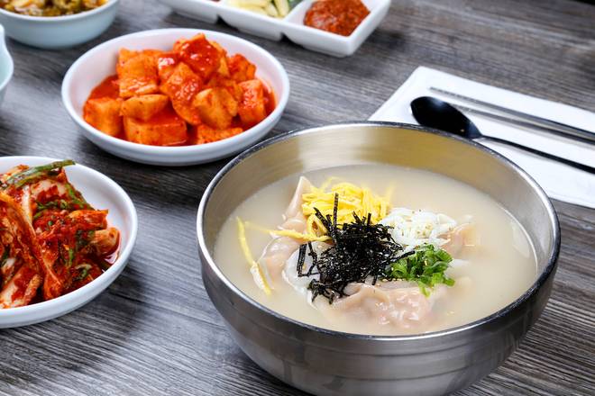 Manduguk / Dumpling Soup / 만두국