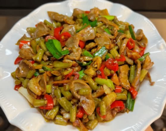 Ch17 Chicken gizzards stir-fried with pickled yardlong beans 酸豆角炒鸡胗🌶️