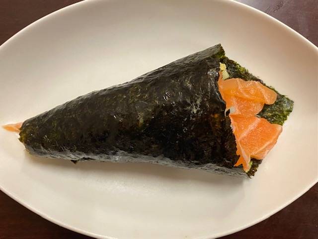 *Salmon Hand Roll