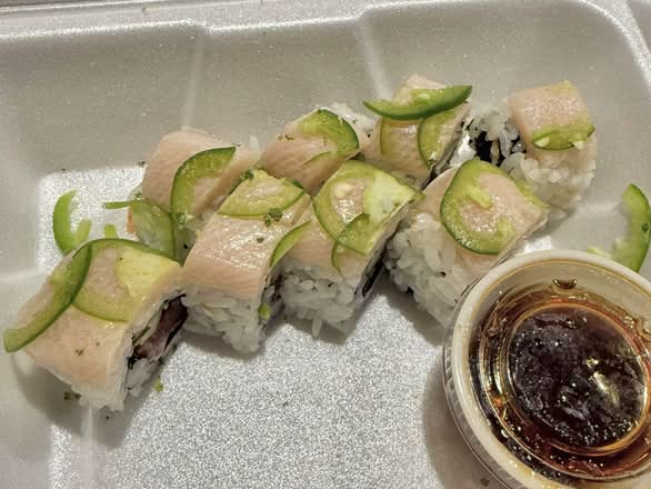 Hamachi Fresh Roll
