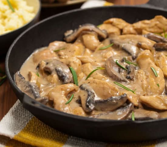 Pollo En Champiñones