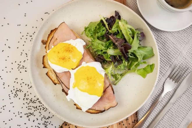 Eggs Benedict