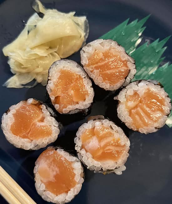 Salmon Roll *