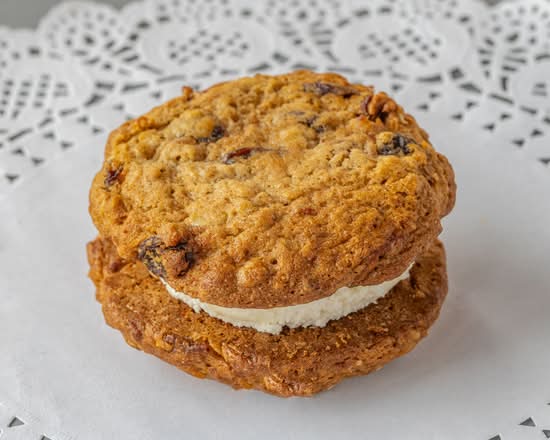 CARROT CAKE SANDWICH COOKIE