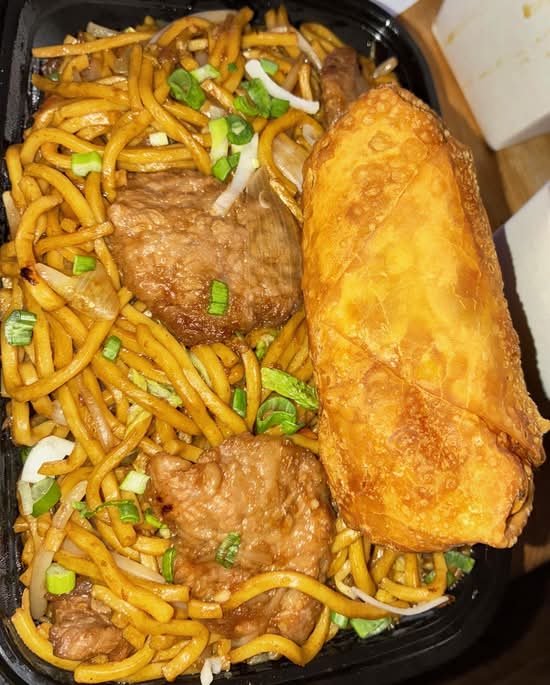 Egg Roll (1 pc)