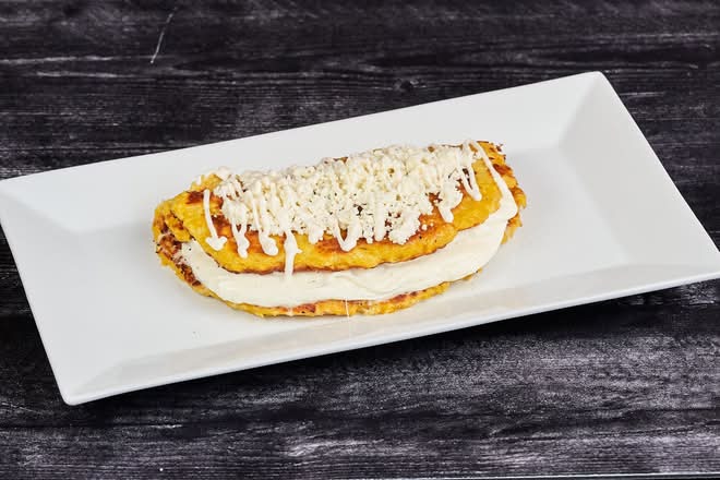 Cachapa con queso de mano