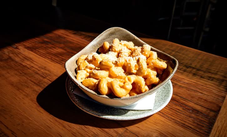 MAC & CHEESE