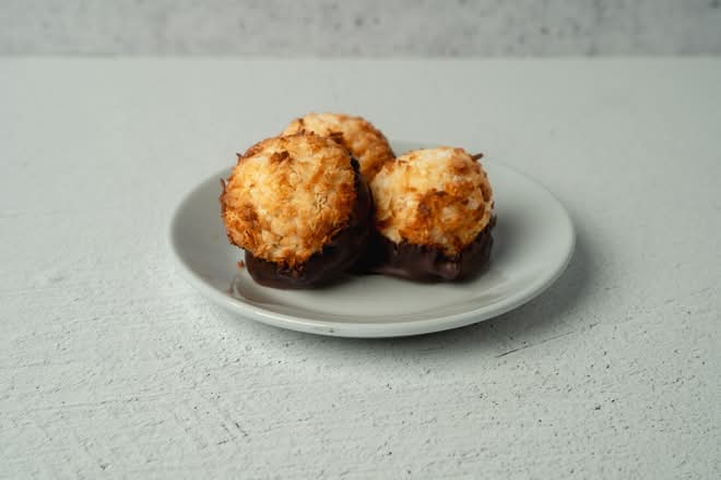 Black Bottom Macaroon