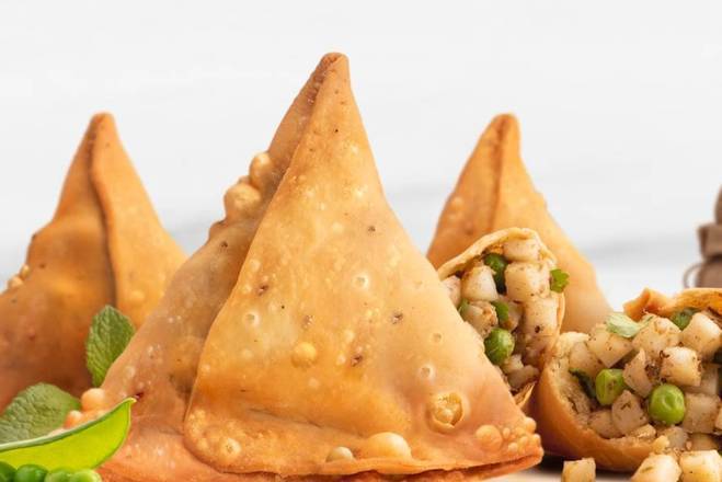 Punjabi Samosa Big Size ( 4 Pcs )
