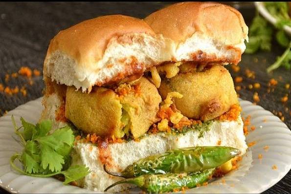 B0MBAY Vada Pav ( 2 pcs )