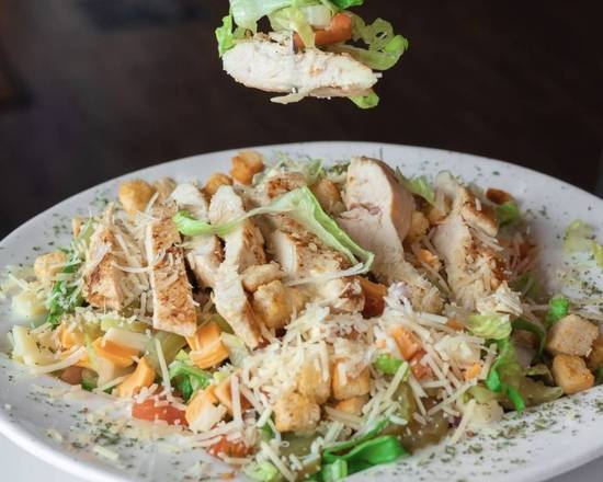 Ensalada Caesar suprema con pollo