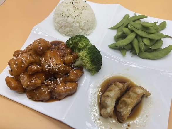 Kitchen special plate dinner