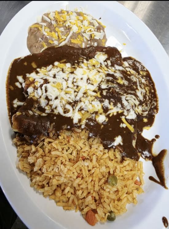 Enmoladas (Queso O Pollo) 3