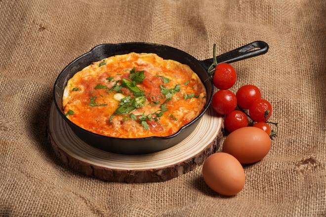 Omelet with tomatoes