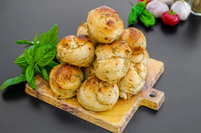 Garlic Knots (3)
