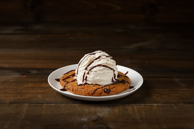 WARM COOKIE SUNDAE