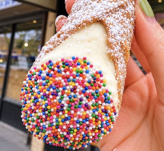 Cannoli Dot