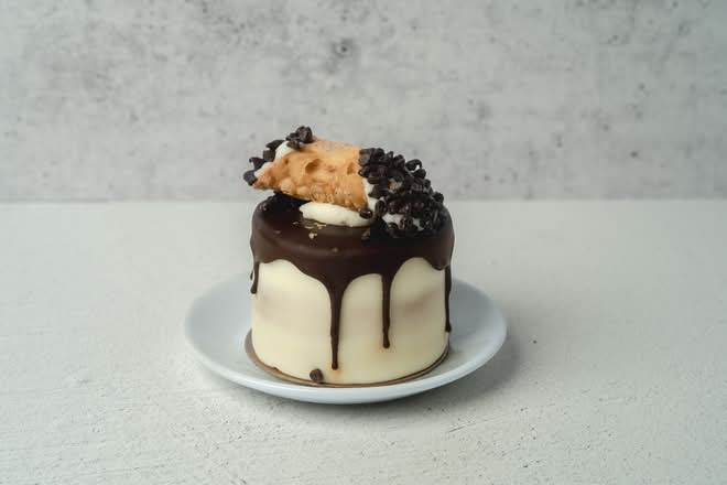 Cannoli Cake