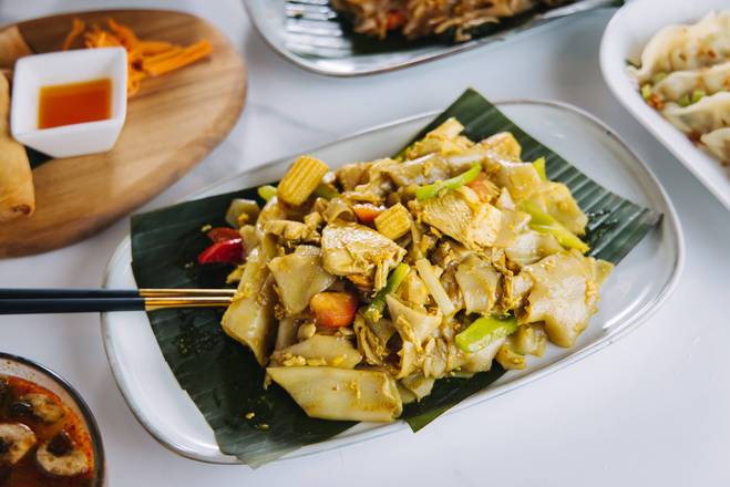 Yellow Curry Flat Noodles