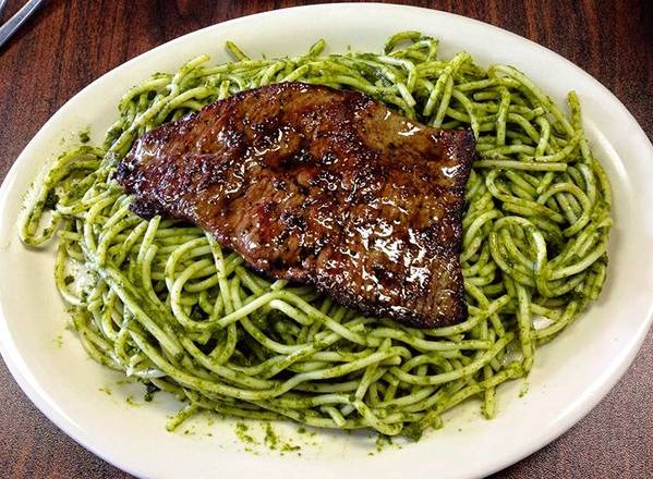 Tallarines Verde con Bistec