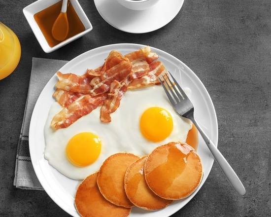 Silver Dollar Pancakes w/ Sausage and Eggs