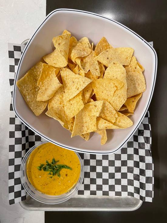 CHIPS CON QUESO