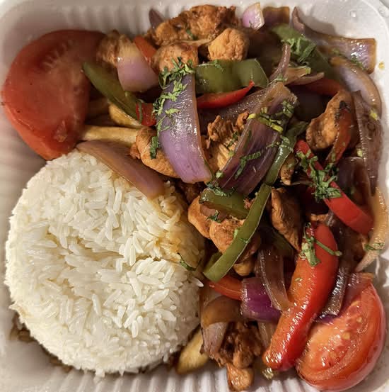 Pollo Saltado