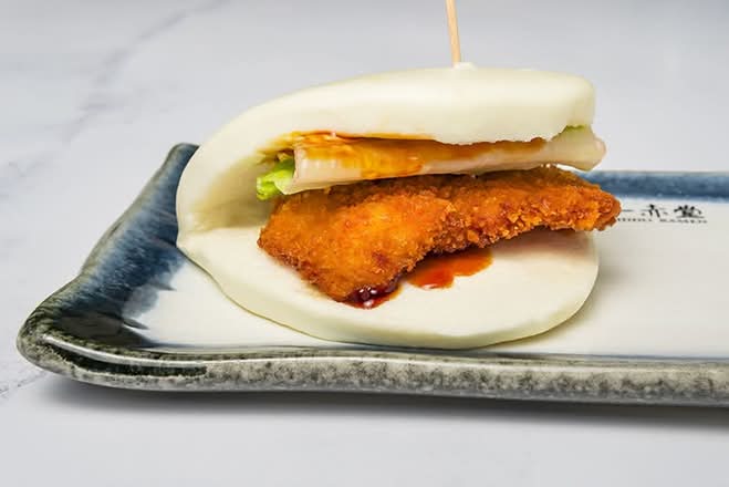 Fried Chicken Bun (1 pc)