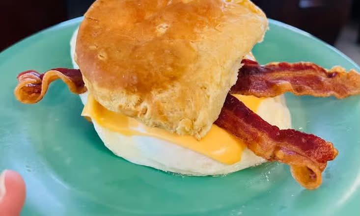 Egg Cheese Bacon Sandevic