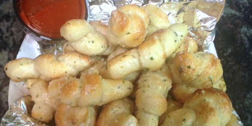 GARLIC KNOTS