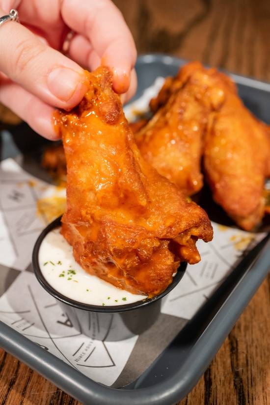 Jumbo Bone In Wings